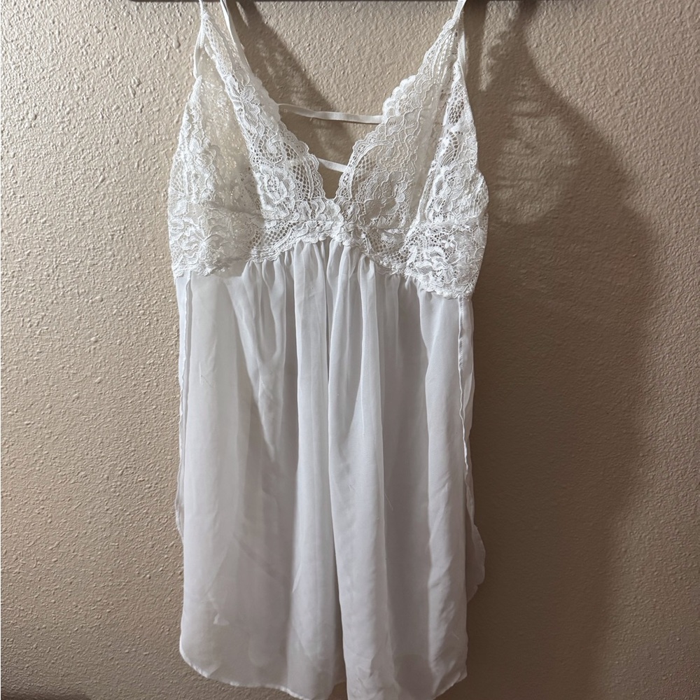 Chic White Lace Chemise